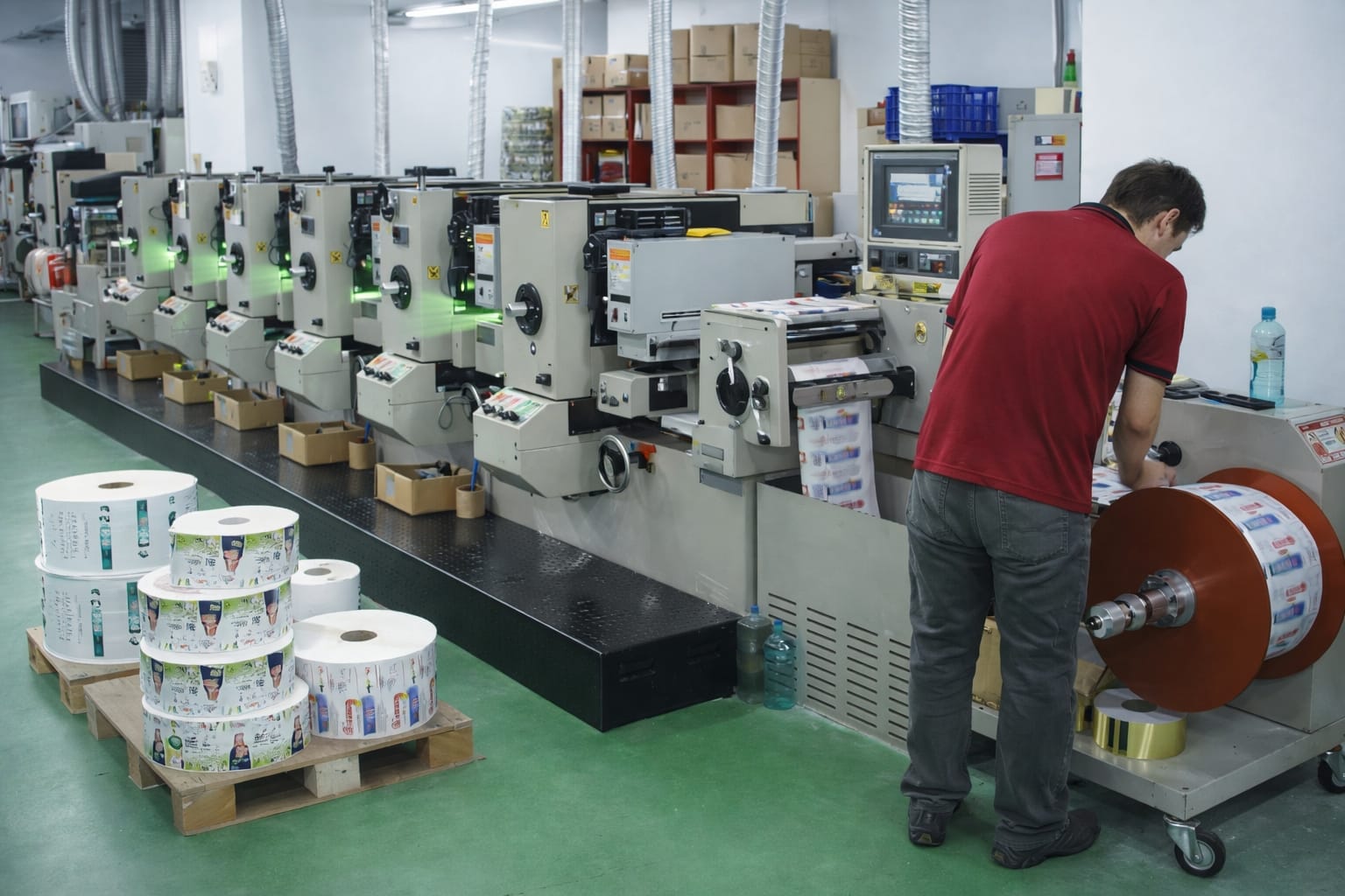 萬諳六色UV間歇式輪轉印刷機